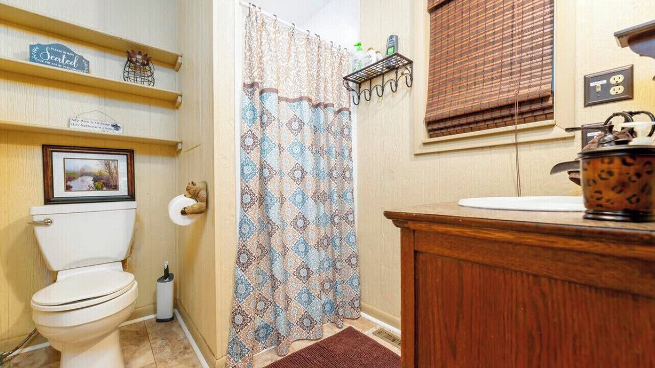 Photo of Bathroom in Roan Mountain