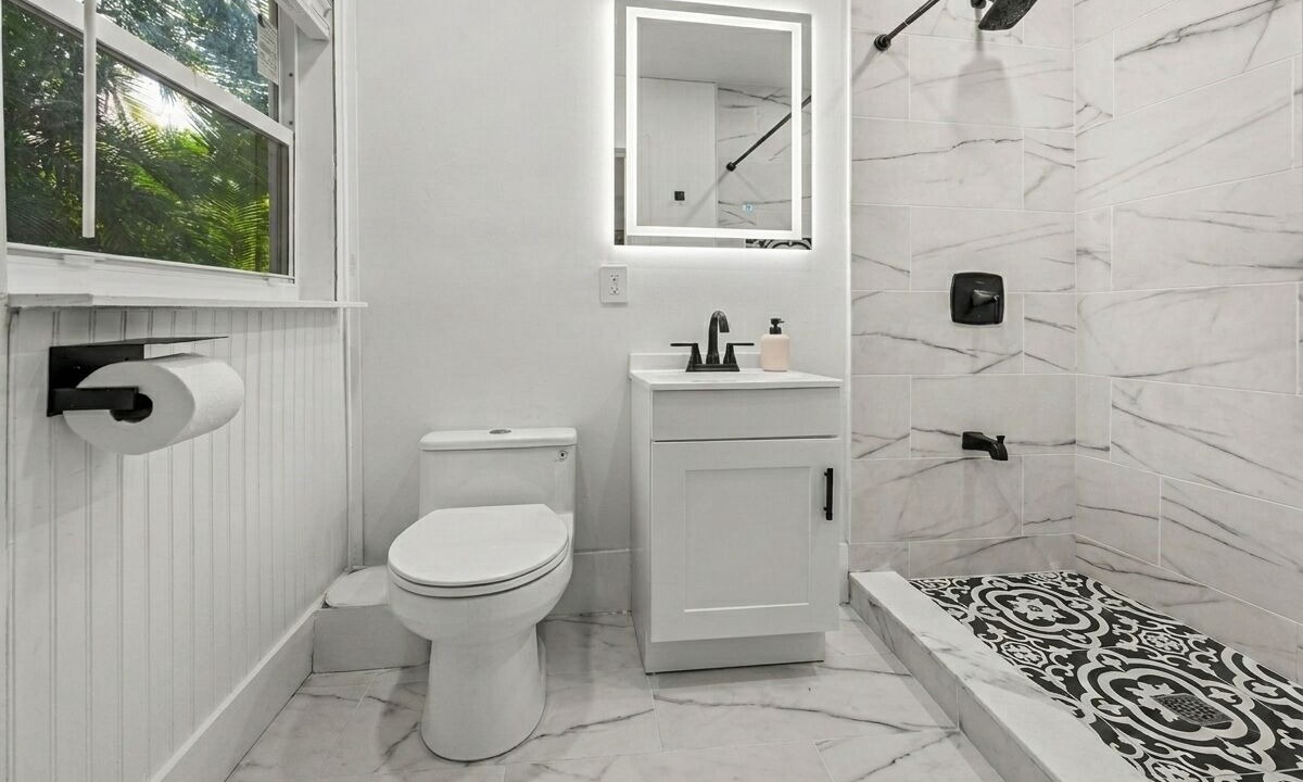 Photo of Bathroom in Sailboat Bend