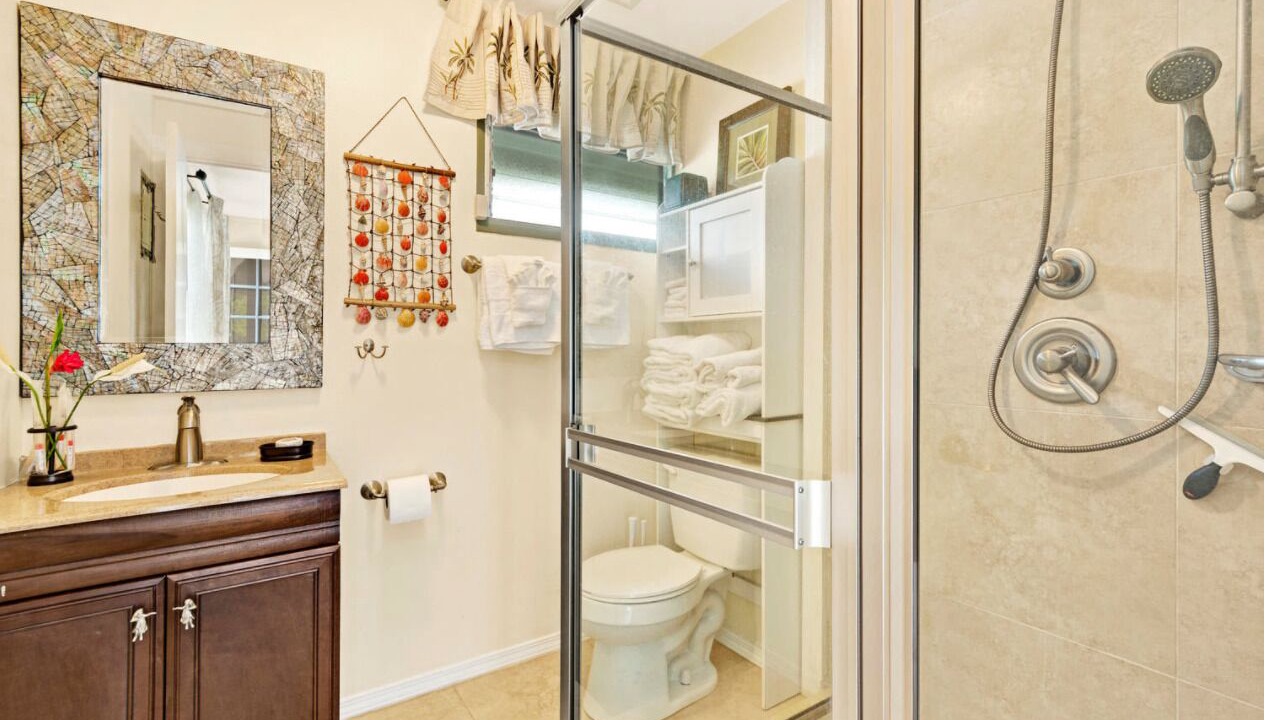 Photo of Bathroom in Waimanalo Beach