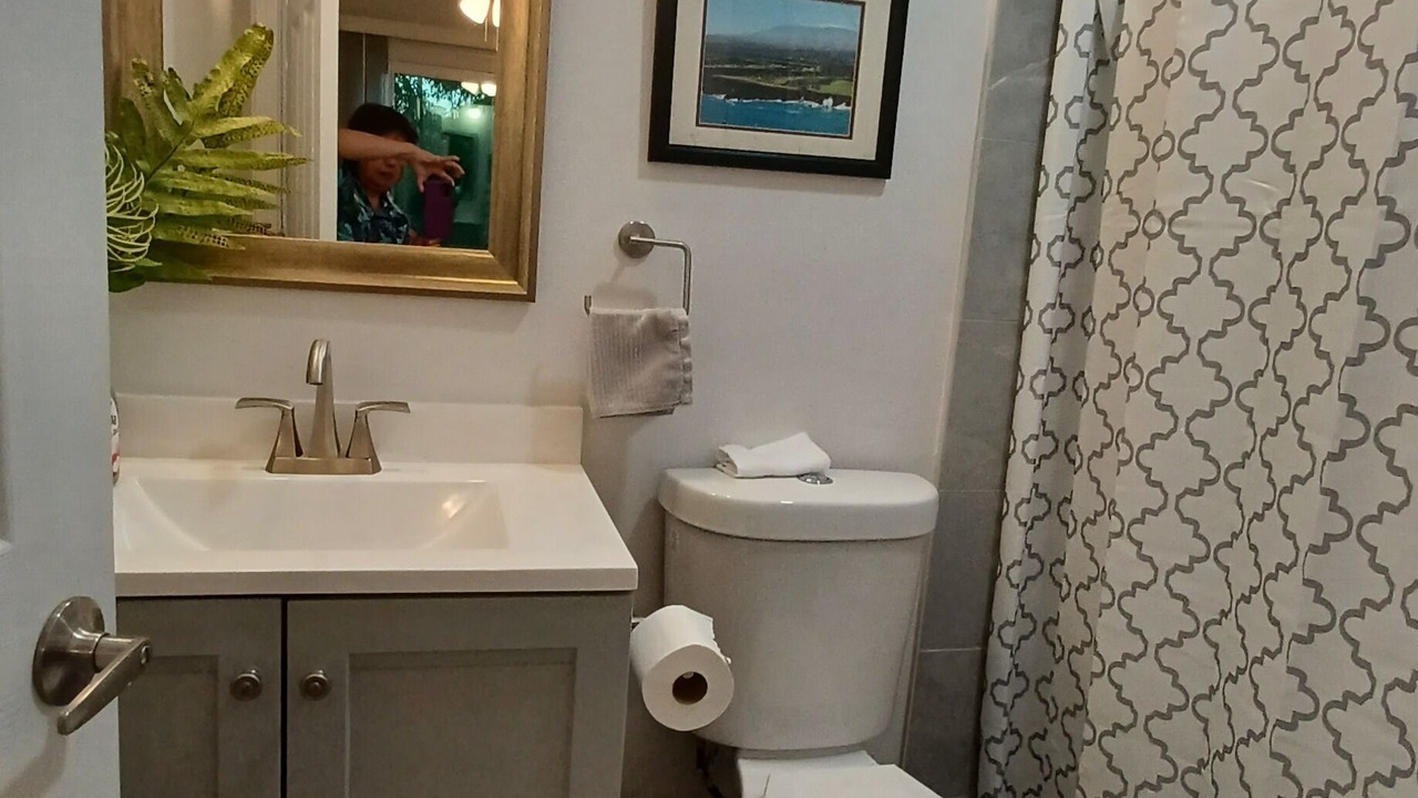 Photo of Bathroom in Makaha