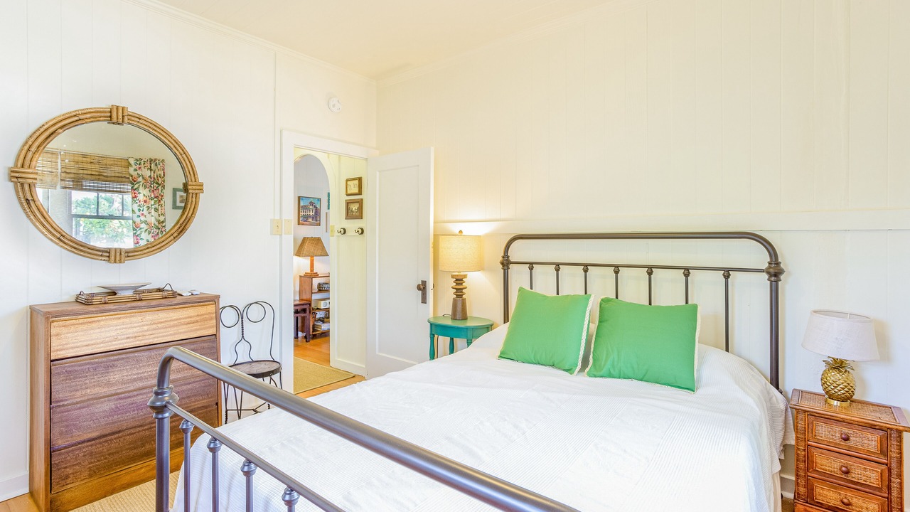 Photo of Bedroom in Diamond Head - Kapahulu - St. Louis