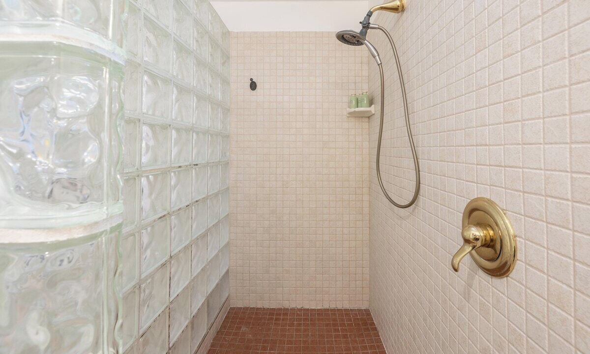 Photo of Bathroom in Kahaluu Bay