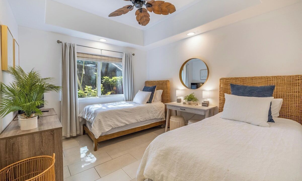 Photo of Bedroom in Kahaluu Bay