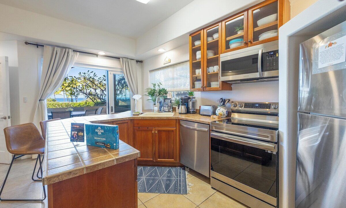 Photo of Kitchen in Kahaluu Bay