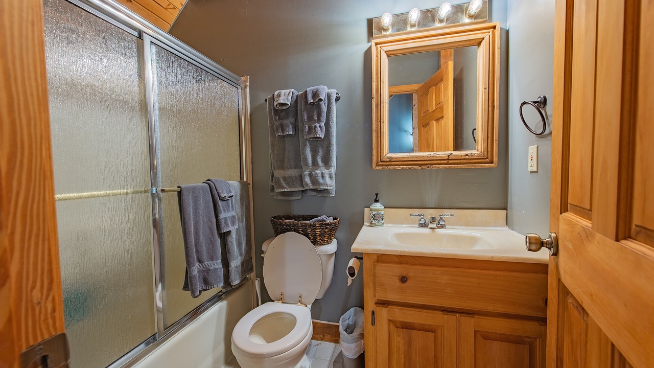 Photo of Bathroom in Jasper