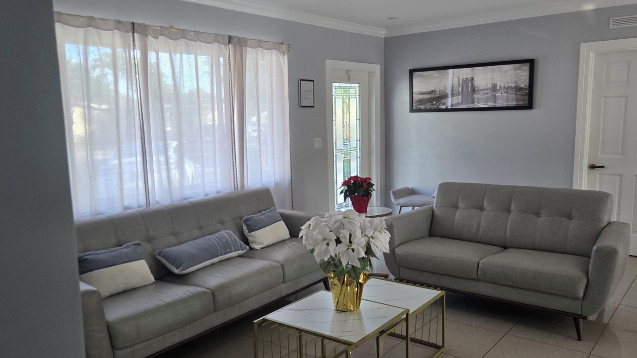Photo of Livingroom in Davie