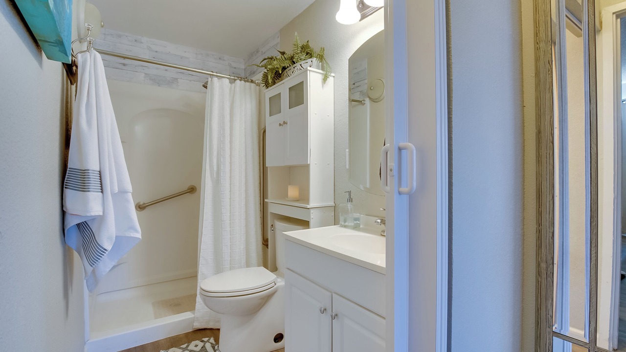 Photo of Bathroom in Historic Kailua Village