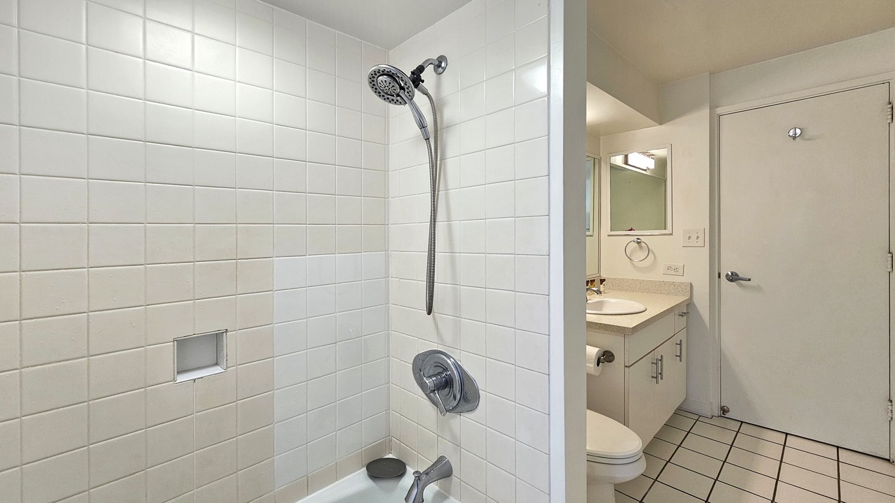 Photo of Bathroom in Diamond Head - Kapahulu - St. Louis