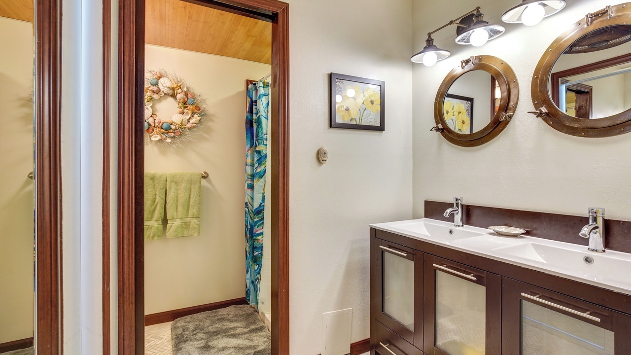 Photo of Bathroom in Historic Kailua Village