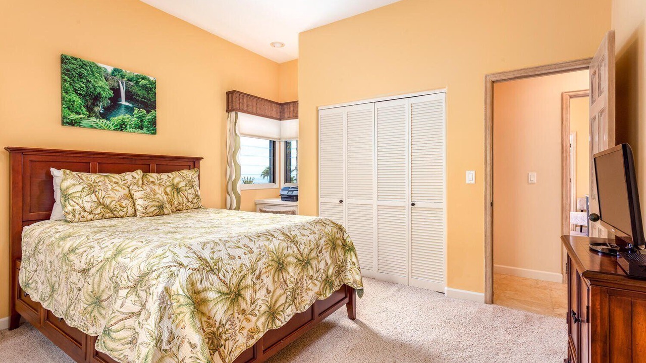Photo of Bedroom in Kahaluu-Keauhou