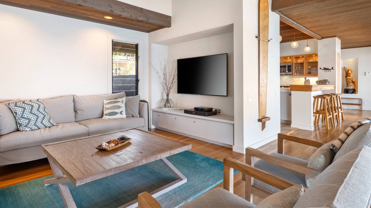 Photo of Livingroom in Kahaluu Bay