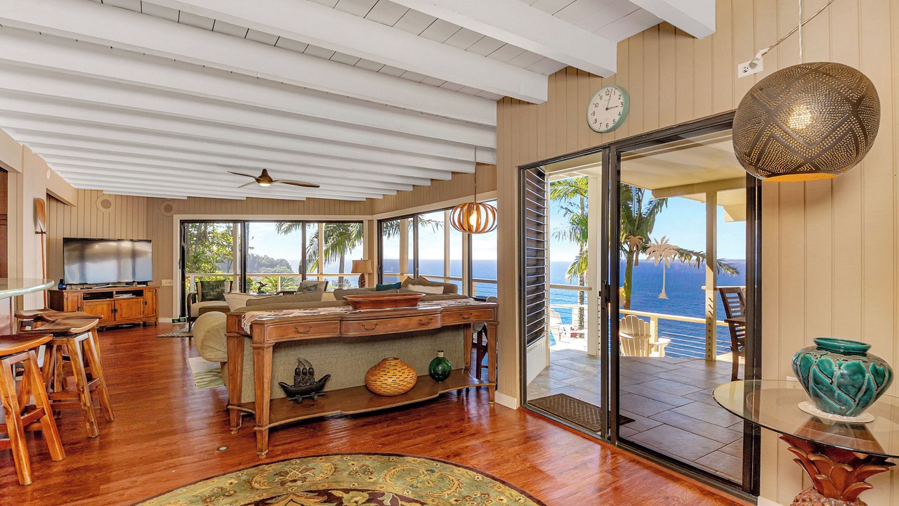 Photo of Livingroom in Laupahoehoe