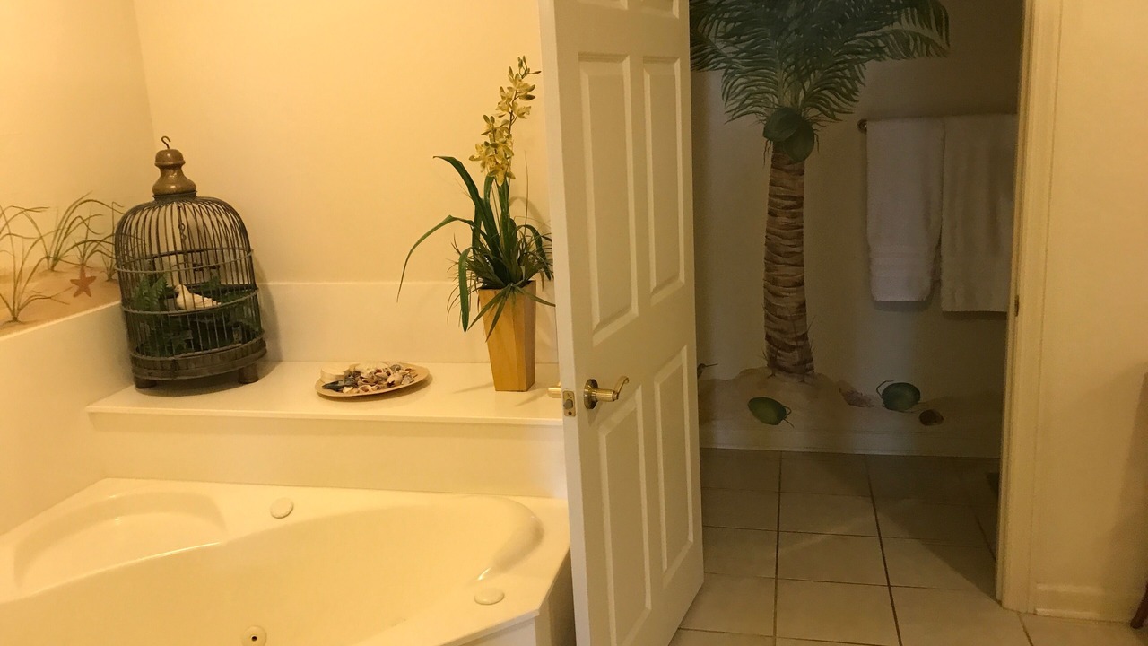 Photo of Bedroom in Arcadian Shores