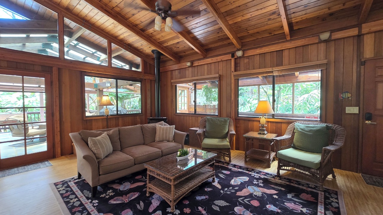 Photo of Livingroom in Volcano