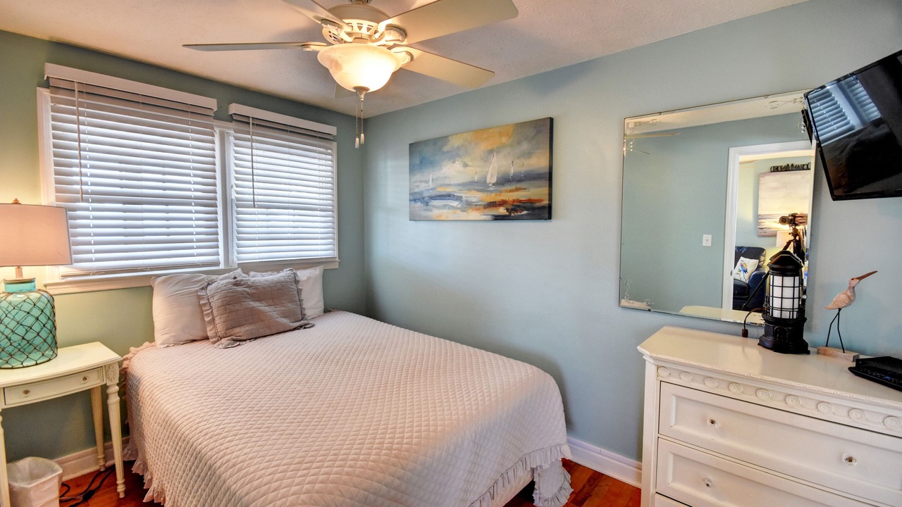 Photo of Bedroom in Cherry Grove Beach