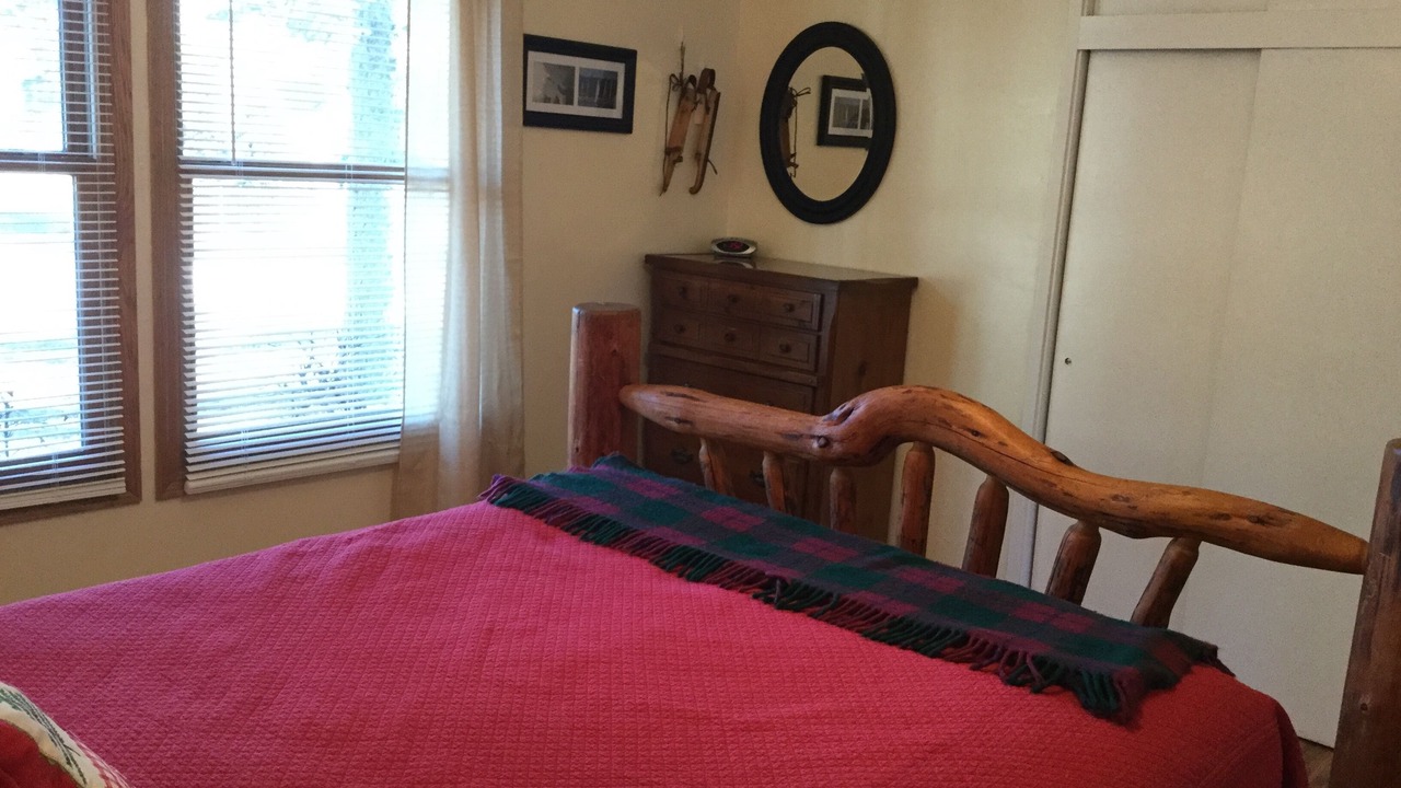 Photo of Bedroom in Pell Lake