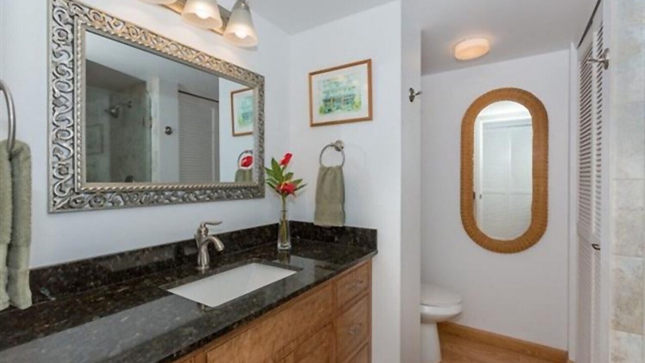 Photo of Bathroom in Kahaluu Bay