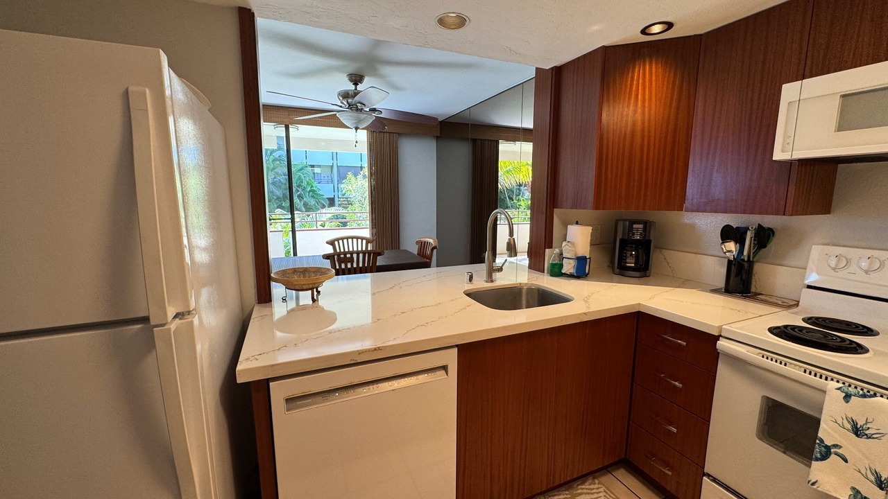 Photo of Kitchen in Kahaluu Bay