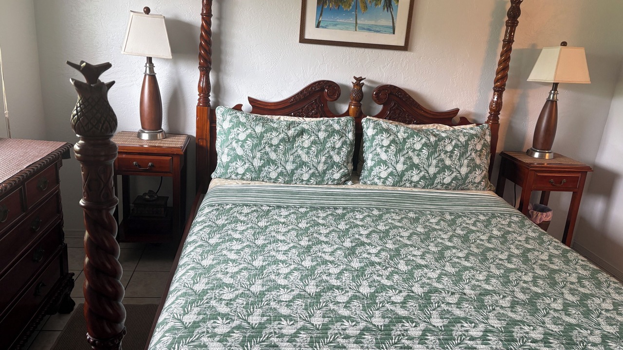 Photo of Bedroom in Kahaluu Bay