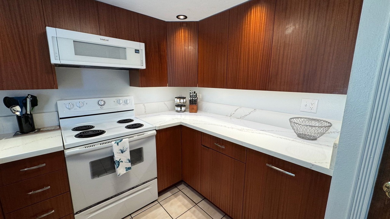 Photo of Kitchen in Kahaluu Bay