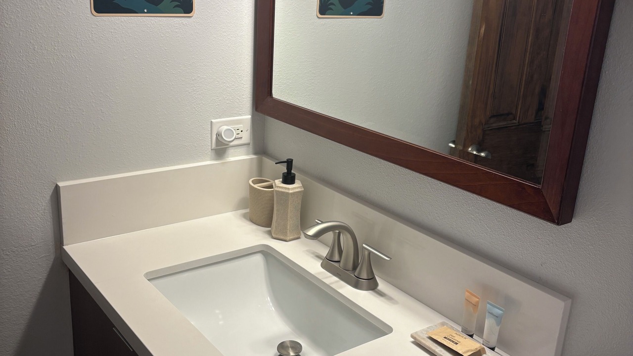 Photo of Bathroom in Kahaluu Bay