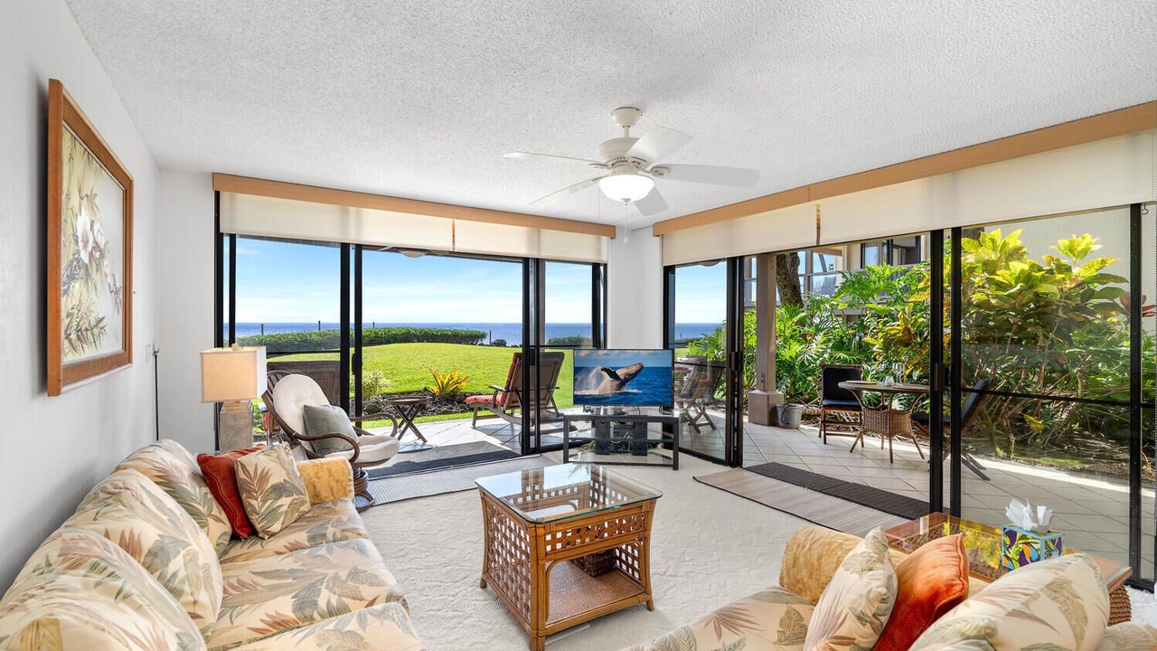 Photo of Livingroom in Kahaluu-Keauhou