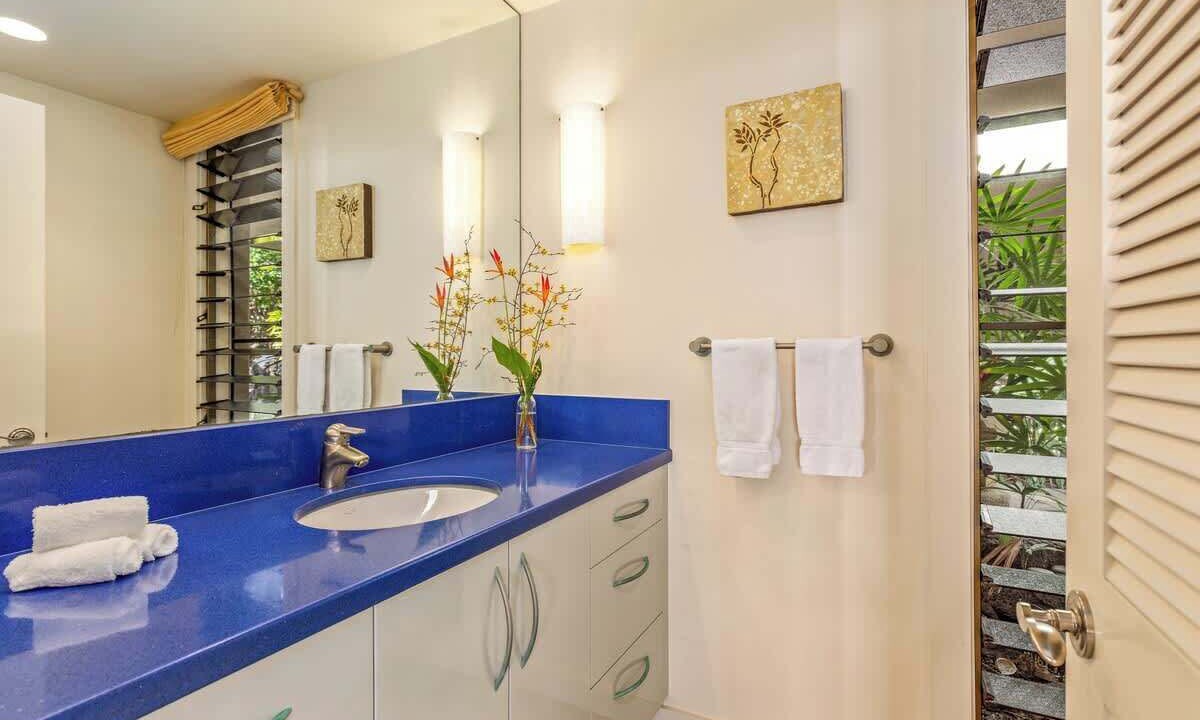 Photo of Bathroom in Kahaluu-Keauhou