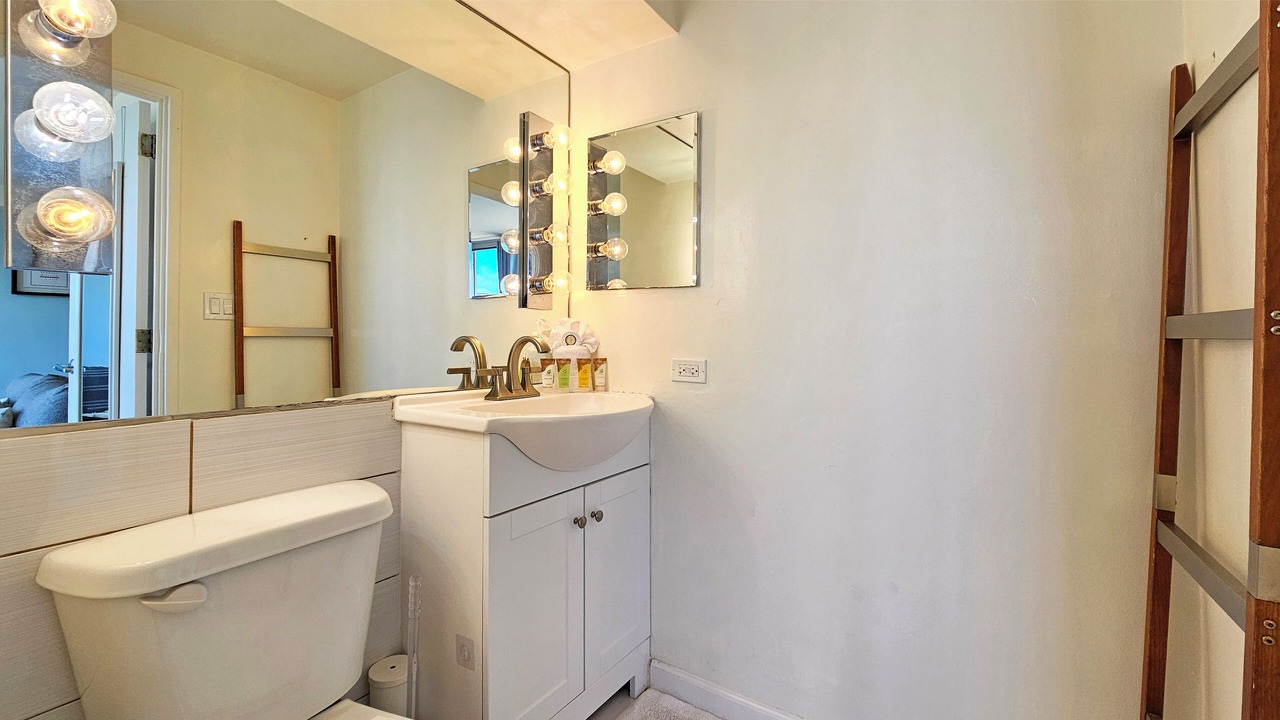 Photo of Bathroom in Diamond Head - Kapahulu - St. Louis