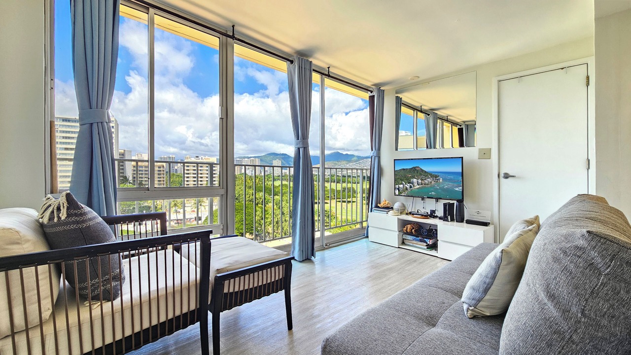 Photo of Livingroom in Diamond Head - Kapahulu - St. Louis