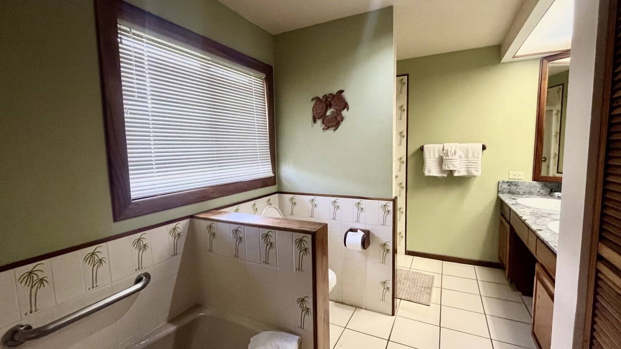 Photo of Bathroom in Kahaluu Bay