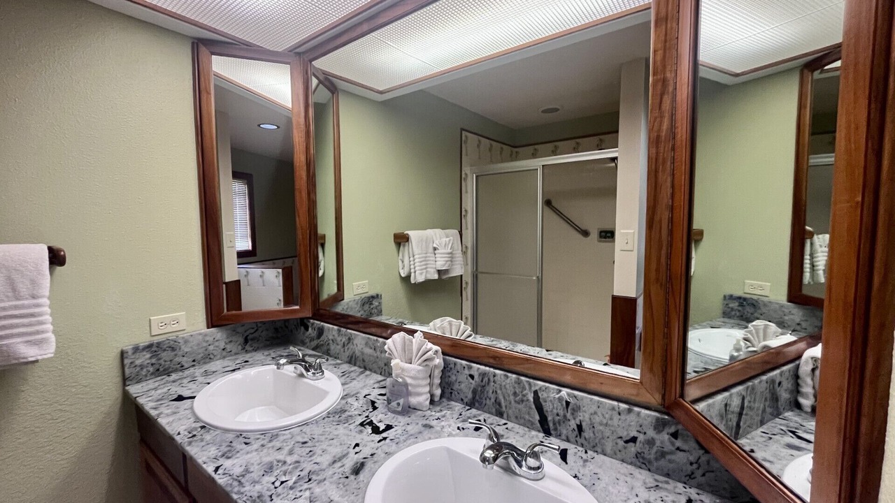 Photo of Bathroom in Kahaluu Bay