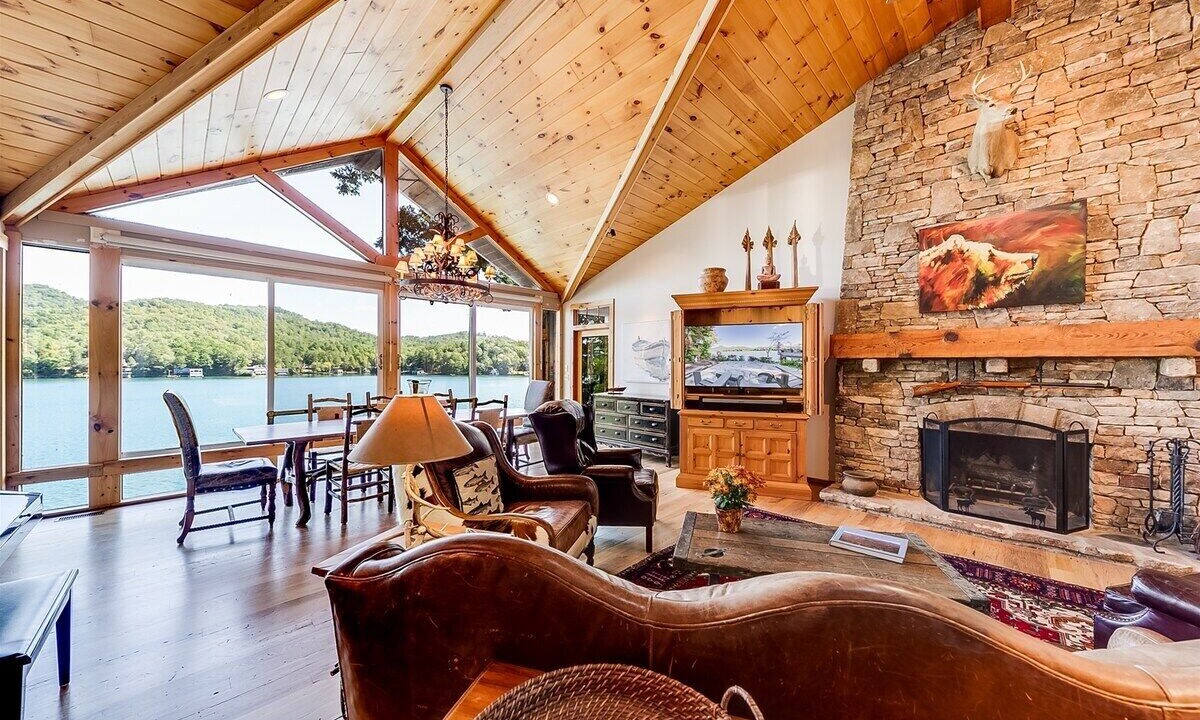 Photo of Livingroom in Clarkesville