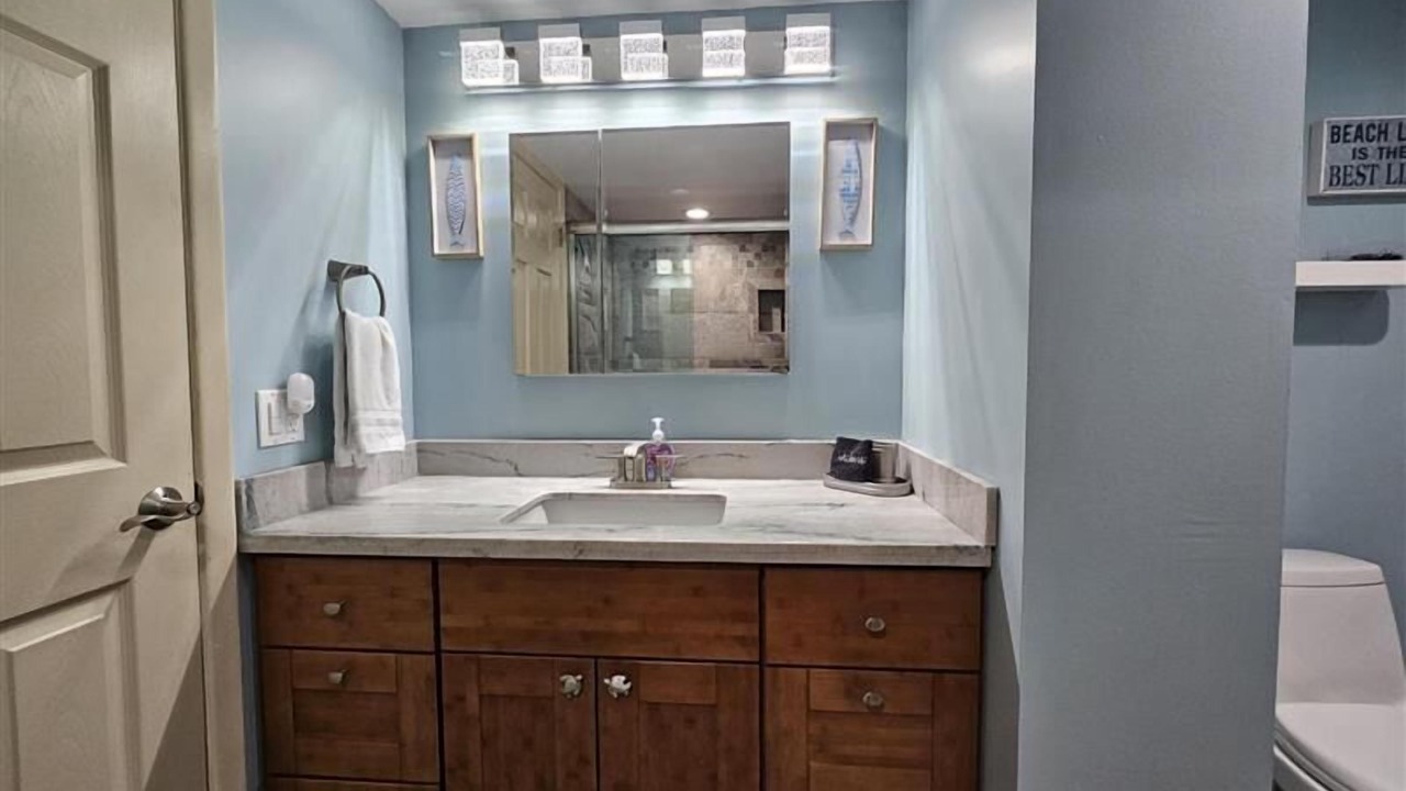 Photo of Bathroom in Kahaluu Bay