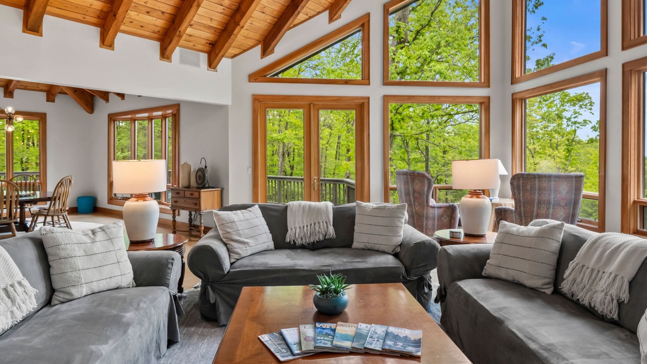 Photo of Livingroom in Cedar Mountain