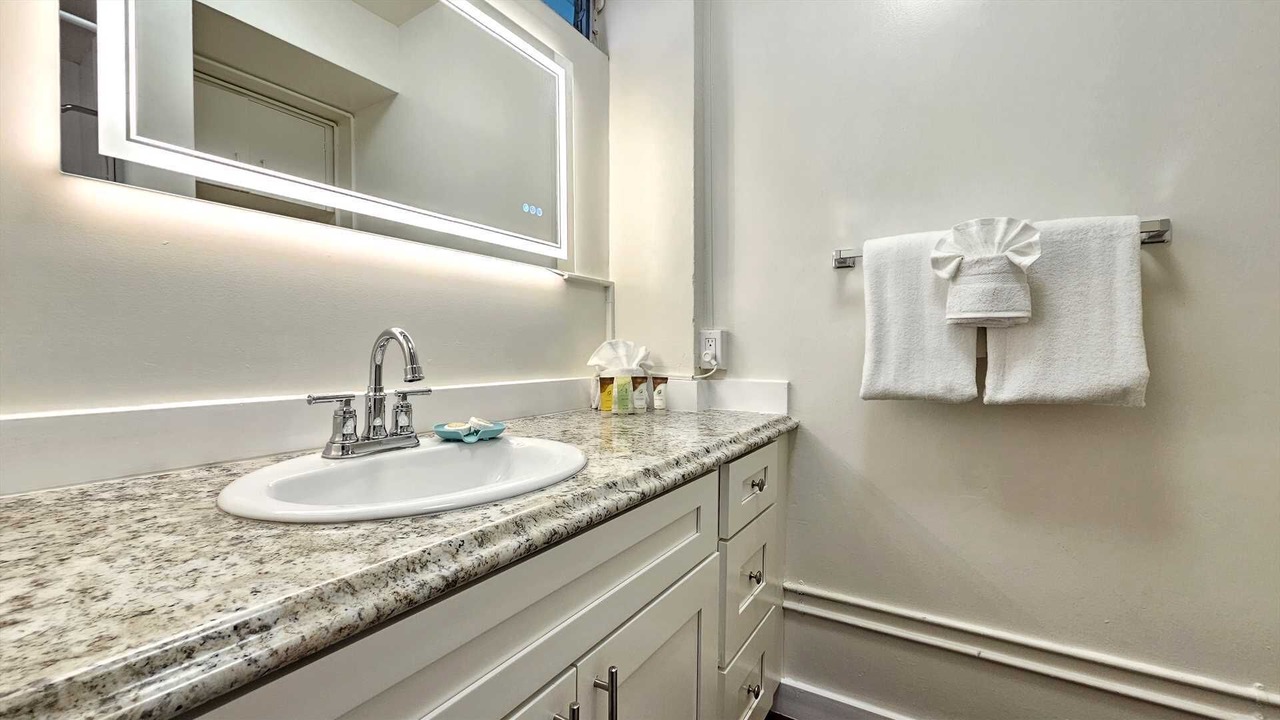 Photo of Bathroom in Waikiki