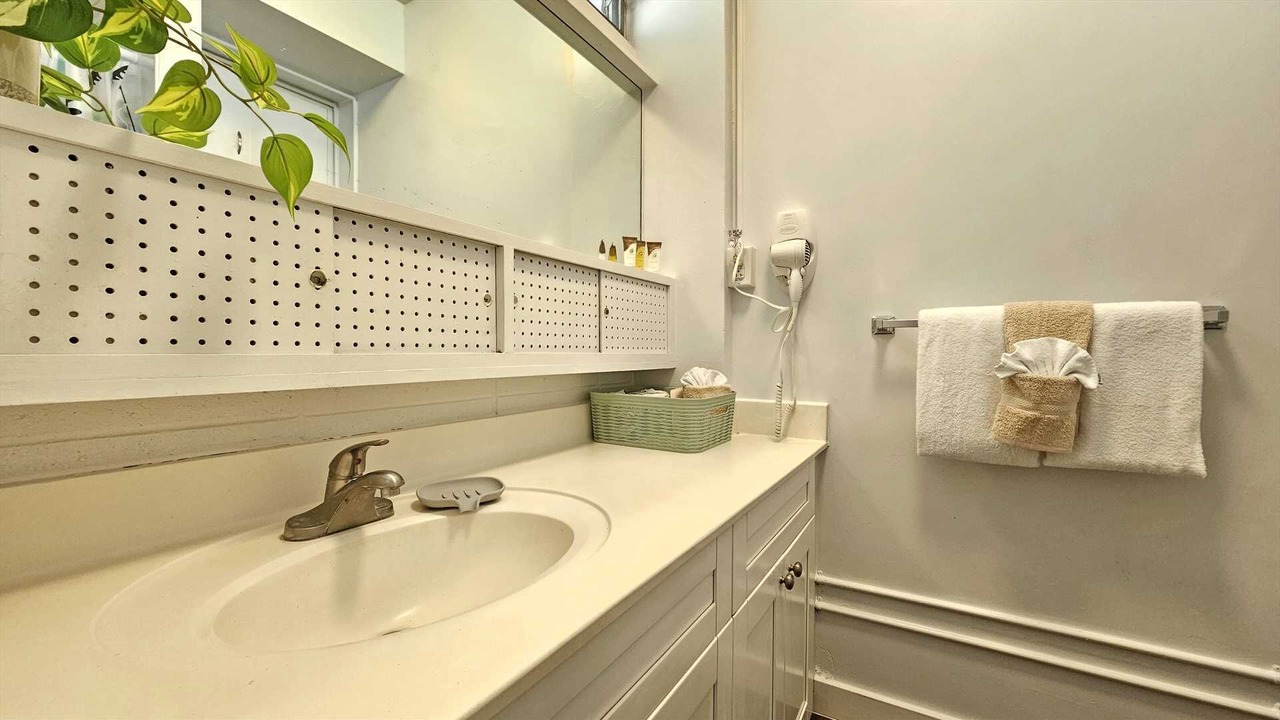 Photo of Bathroom in Waikiki