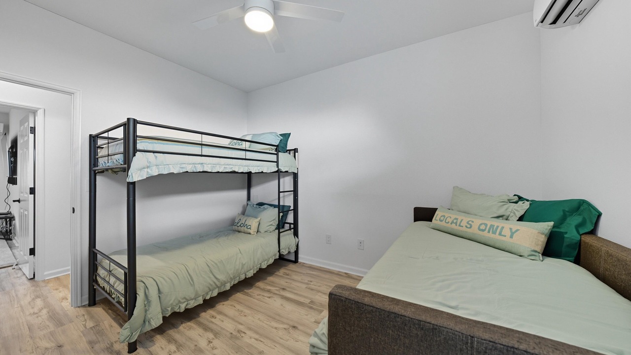 Photo of Bedroom in Makaha Valley
