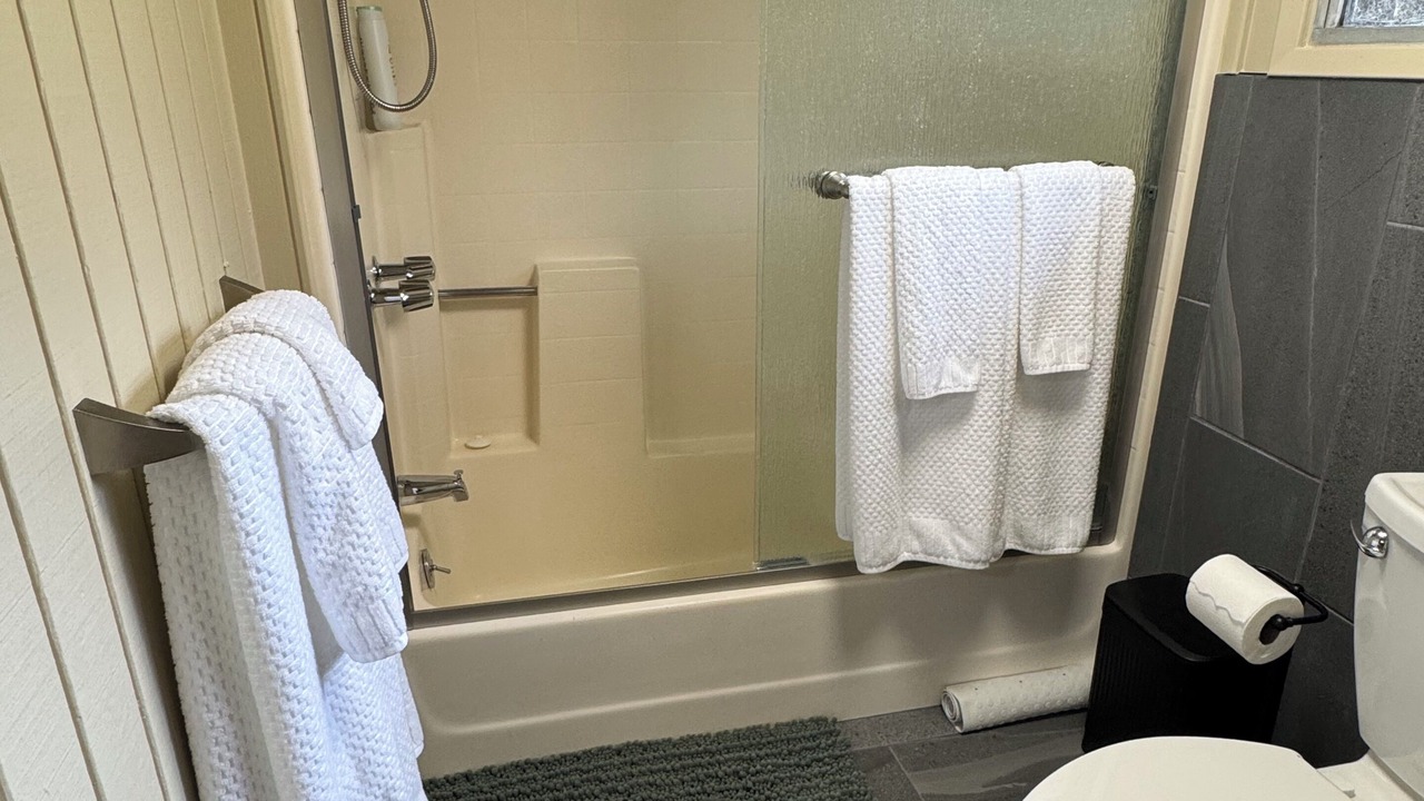 Photo of Bathroom in Ohia Estates