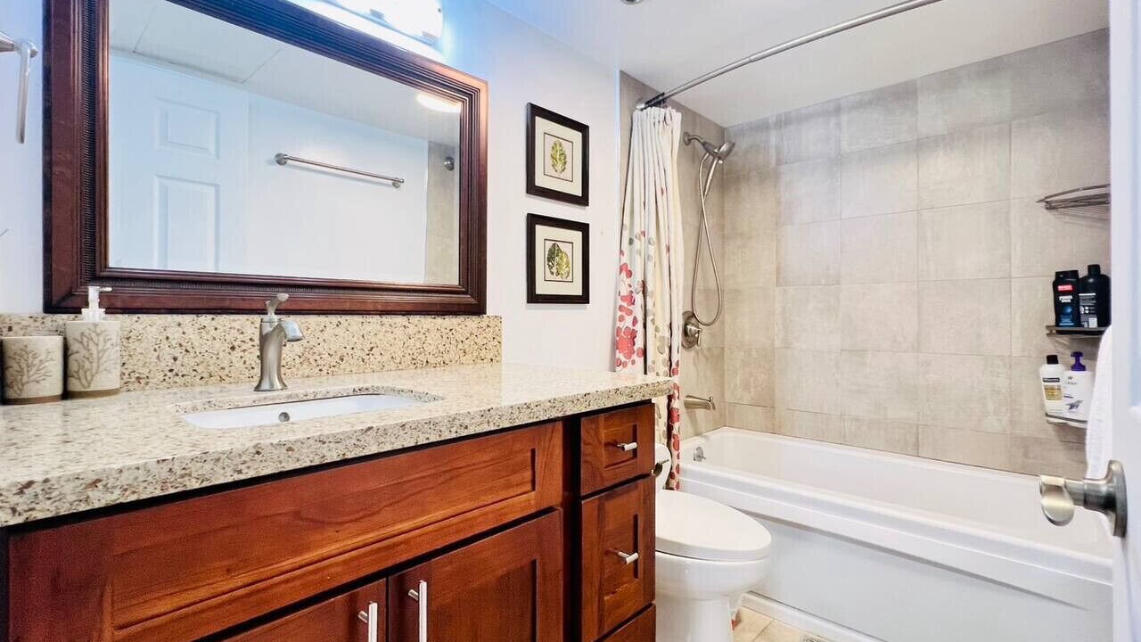 Photo of Bathroom in Downtown Honolulu