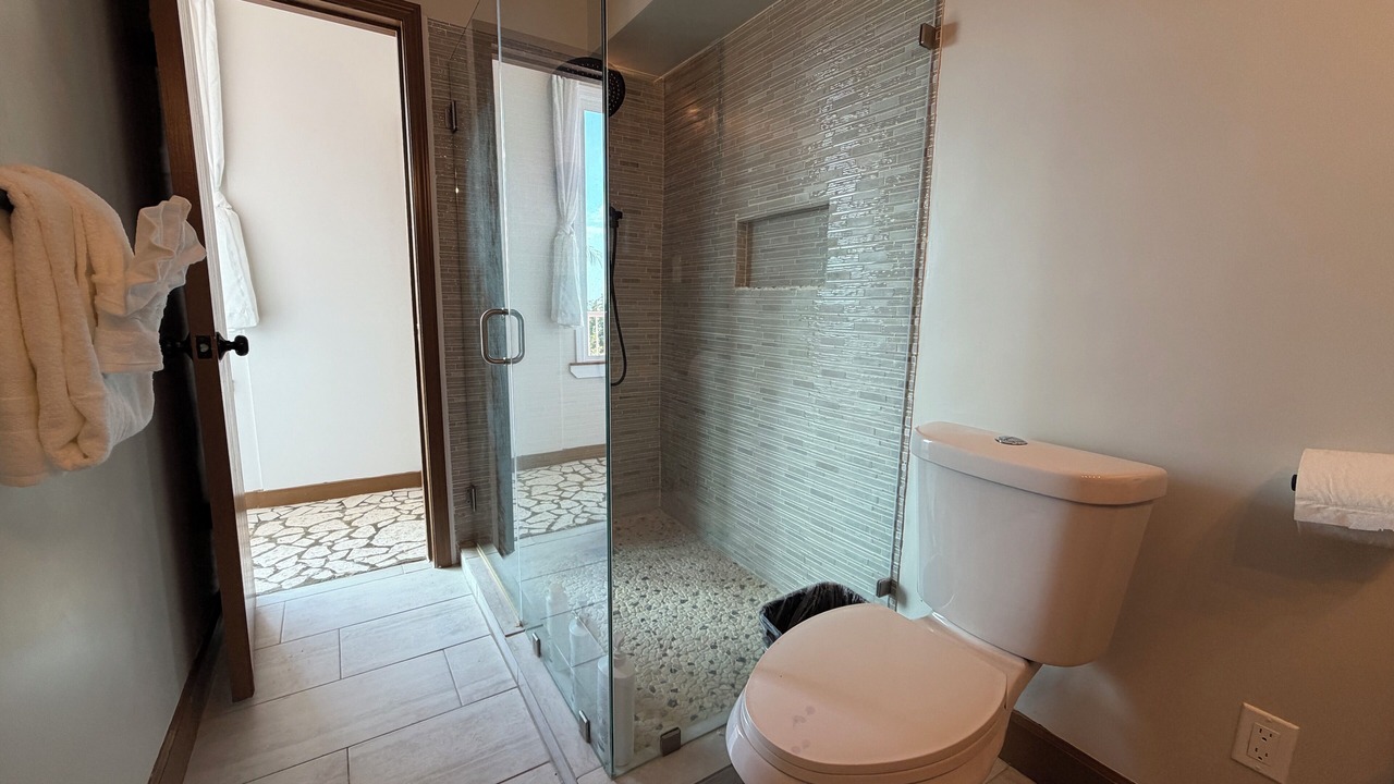 Photo of Bathroom in Historic Kailua Village