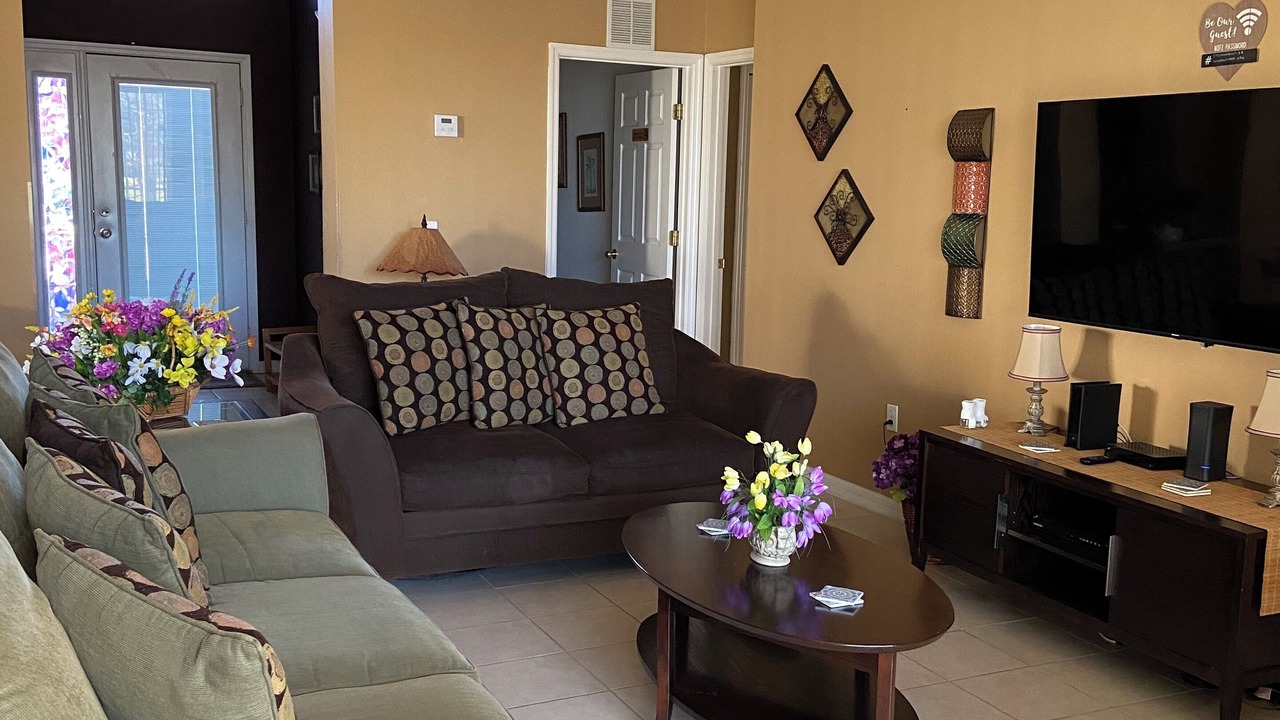 Photo of Livingroom in Crescent Lakes