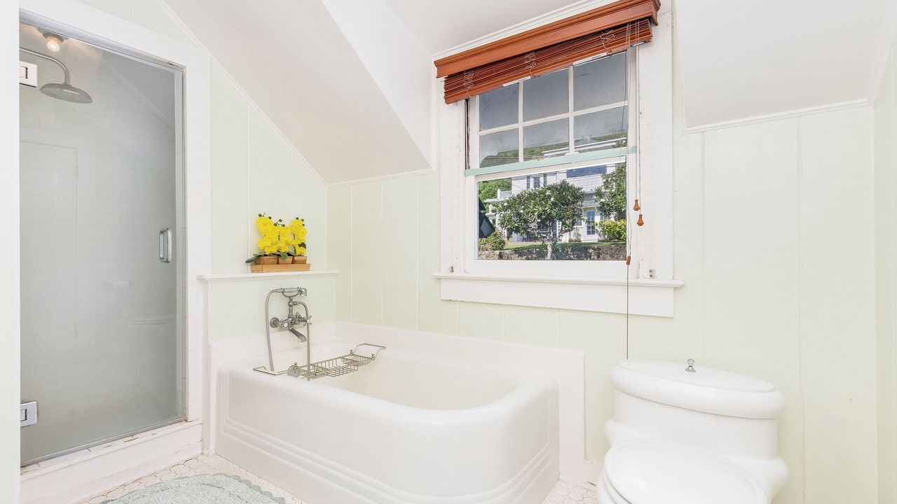 Photo of Bathroom in Manoa