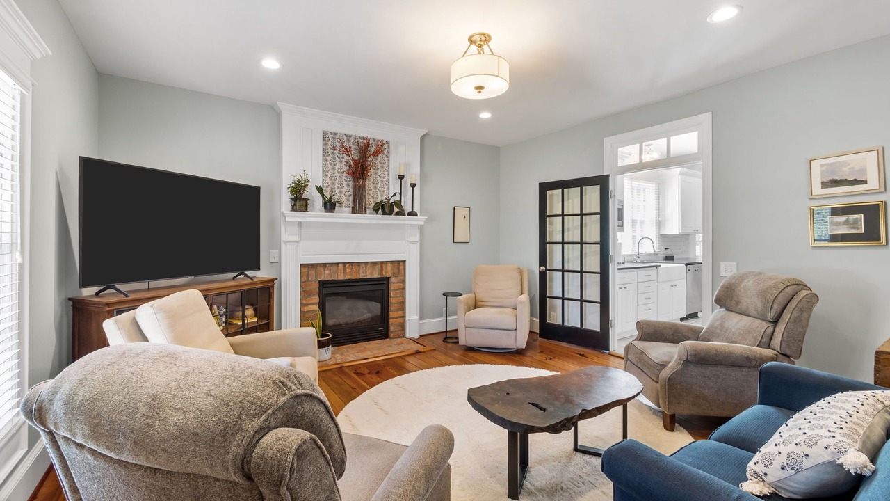 Photo of Livingroom in Chapel Hill