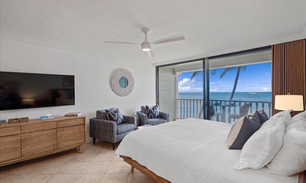 Photo of Bedroom in Historic Lahaina Front Street