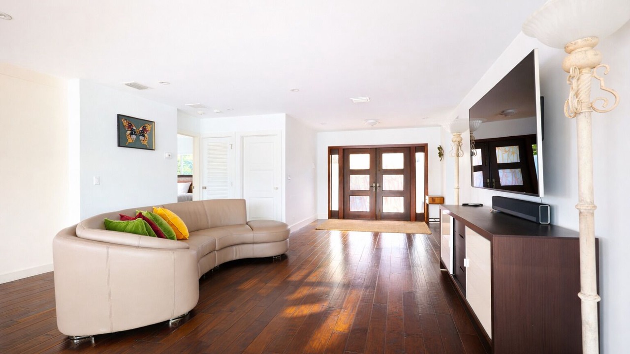 Photo of Livingroom in Dolphin Isles