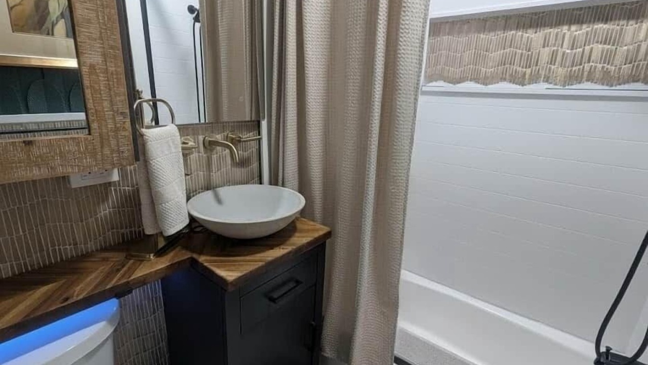 Photo of Bathroom in Ka'a'awa