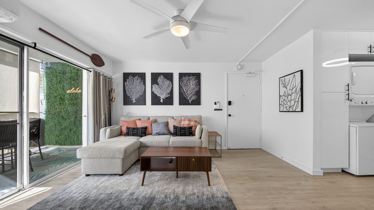 Photo of Livingroom in Waikiki