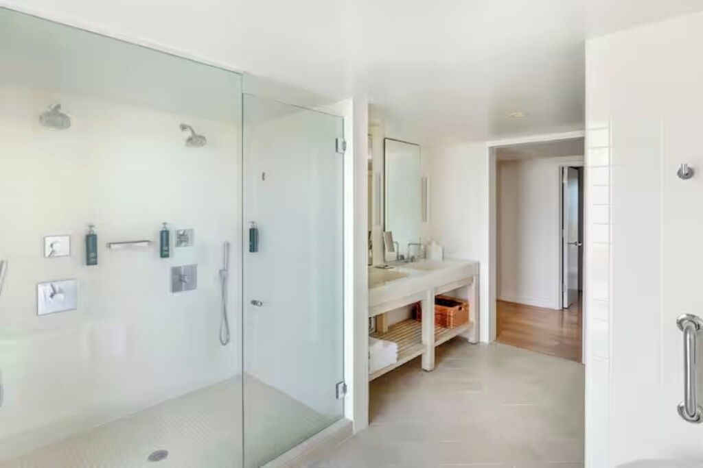 Photo of Bathroom in Waikiki