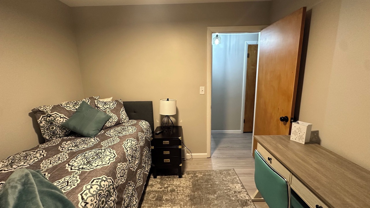 Photo of Bedroom in Mentor Headlands
