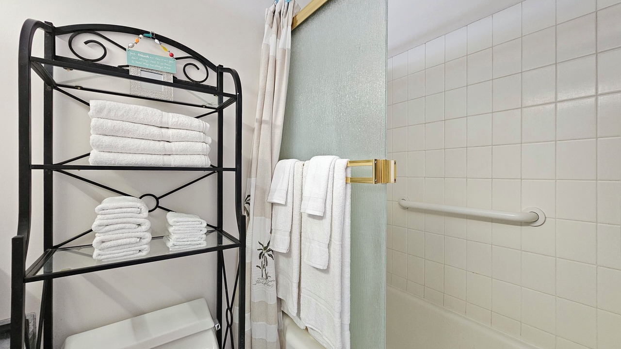 Photo of Bathroom in Diamond Head - Kapahulu - St. Louis